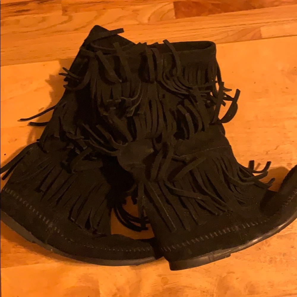 Minnetonka fringe boots